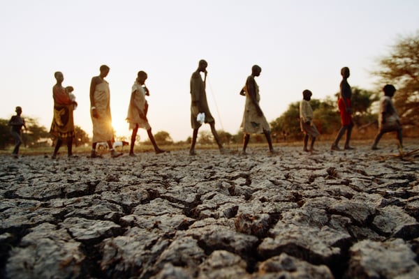 Victimes de la sécheresse quittant leur village à la recherche d'eau et de nourriture. Soudan du Sud. 1991. CC: ICRC / MEISSNER, URSULA
