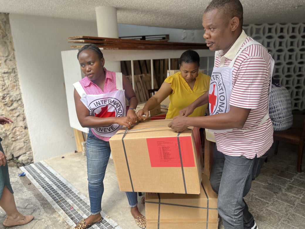 As hospitals struggle with overwhelming challenges, the ICRC is stepping up its efforts to provide aid